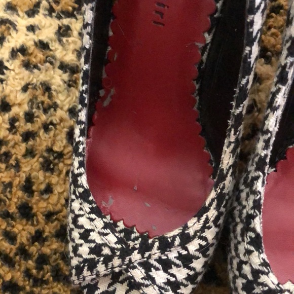 Madden Girl Houndstooth black heels π red insides size 7 1/2 - Picture 5 of 8